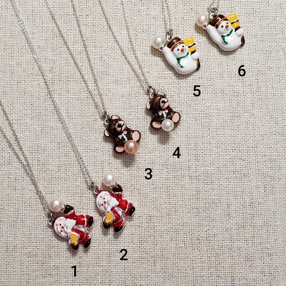 Vantel Pearls Christmas Necklaces
